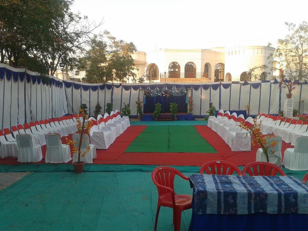 Hotel Grand Barrack Khandwa Exterior foto