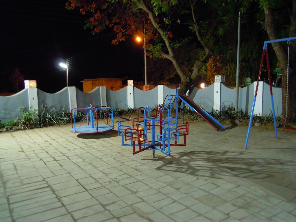 Hotel Grand Barrack Khandwa Exterior foto